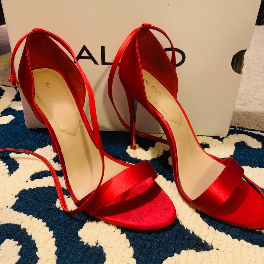 Red satin Aldo heels size 8.5 👠